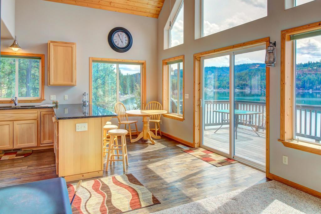 Beautiful Lake Coeur D'Alene Cabin On The Bay Hotell Mica Exteriör bild